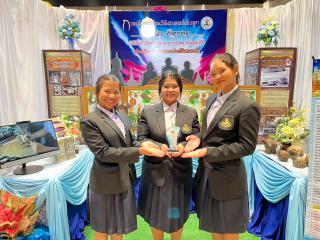 5. โรงเรียนพยุหะพิทยาคม  ร่วมจัดนิทรรศการแสดงผลงาน ประกวดผลงานโครงการดีเด่น และรับโล่เชิดชูเกียรติ รางวัลชมเชย โครงการพัฒนาศูนย์ยกระดับคุณภาพชุมชนและการศึกษา