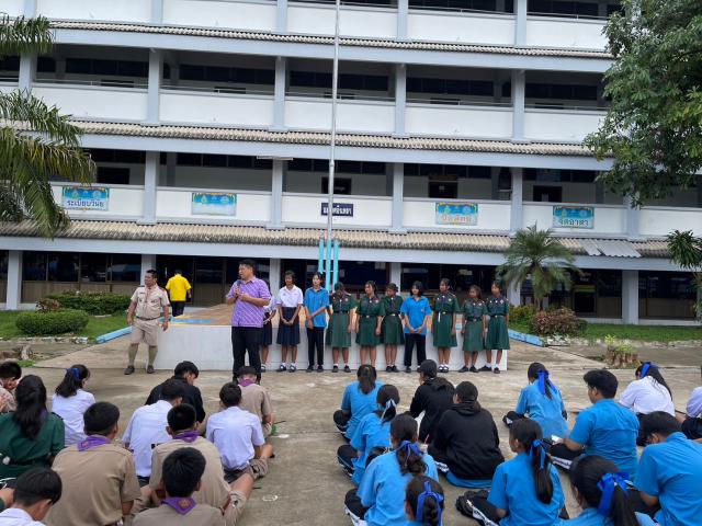 2. นักเรียนโรงเรียนพยุหะพิทยาคมรับรางวัลเข้าร่วมการแข่งขันฟุตซอลหญิงเขามโนคัพครั้งที่31 รุ่นประชาชนทั่วได้รับรางวัลรองชนะเลิศอันดับ1